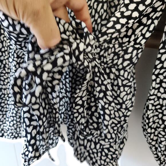 Talbots Black & White Printed Wrapped Blouse Long Sleeve V-neck Sz 2X - Picture 4 of 7